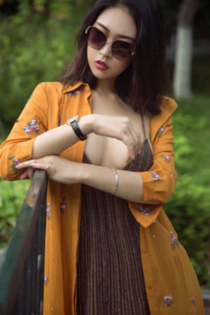 一边亲一边摸下奶免费_4K在线播放观看